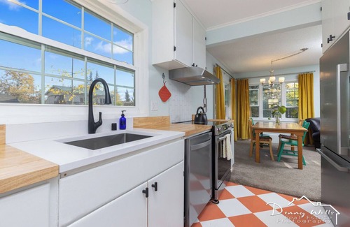 Spenard Apartamento | Heart of Spenard Spacious Upper Unit
