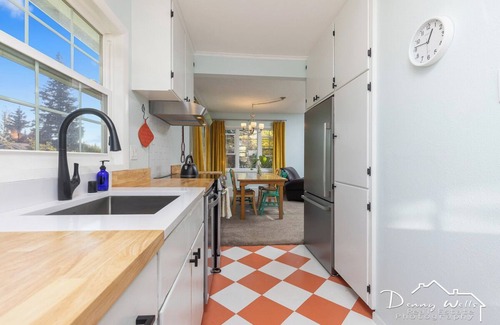 Spenard Apartamento | Heart of Spenard Spacious Upper Unit