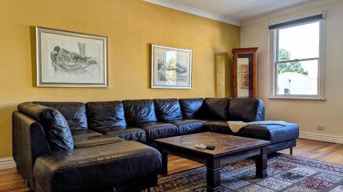 Surrey Hills Apartamento | Heart of Surrey Hills - Parking On Request