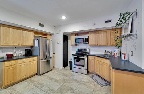 Channel District Casa | Heart of The City - Main + Studio - Hot Tub