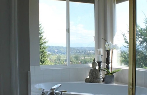 Redmond Casa | Heart of the Eastside, 4 Bedroom - Fully Furnished