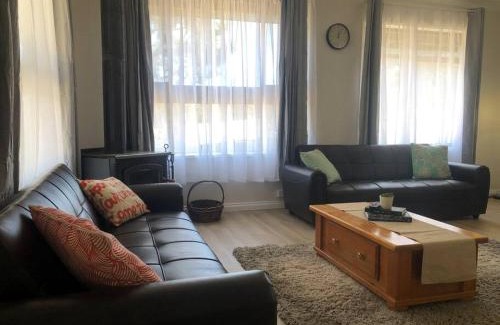 Tallarook Casa | Heart of The Farm Country Cottage in Tallarook