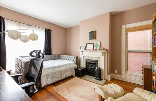 Tyler Park Casa | Heart of the Highlands with a Country Vibe! Large backyard.