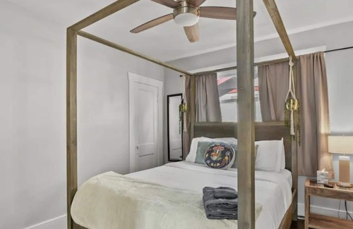 West Highland Casa | Heart of the Highlands - Walk to Highlands Square!