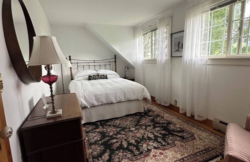 Warren Otro | Heart of the Mad River Valley: 5 bed / 5 bath, 5 minutes from Sugarbush Resort.