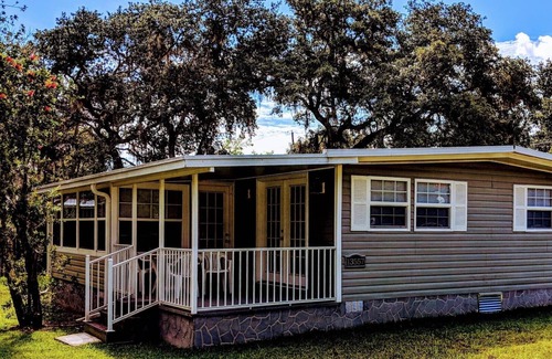 Fort McCoy Cabaña | Corazón de Ocala National Forest y Lake Kerr Beautiful & Adorable Lake Cottage