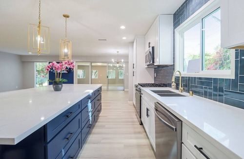 West Hills Casa | Heart of the Valley Cozy Single family home a mile from Topanga Village