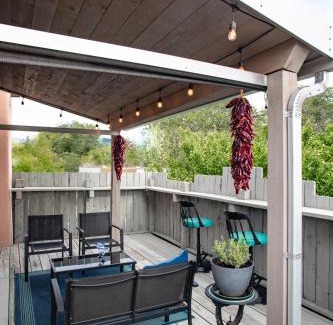 Santa Fe Casa | Heart of Vibrant Railyard-Downtown Loft with Radiant Heat and Deep Luxurious Soaking Tub