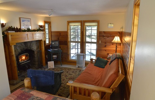 Government Camp Cabina | Heart of village! Knotty pine cabin. Perfect for 2 people!