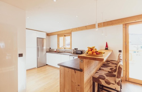 Montgenevre Chalet De Esquí | Corazón del pueblo 22 pers, pies de las pistas, sauna, jacuzzi, billar, terraza.