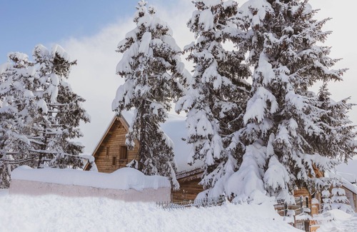 Montgenevre Chalet De Esquí | Corazón del pueblo 22 pers, pies de las pistas, sauna, jacuzzi, billar, terraza.