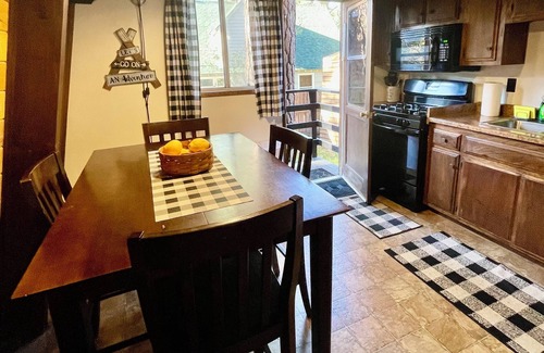 Big Bear City Casa | Heart & Snow Mountain Cabin. Pet Friendly!
