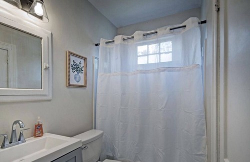 Clinton Apartamento | Heart Welcoming Home ! Minutes Away From A Theater & Local Foods!!