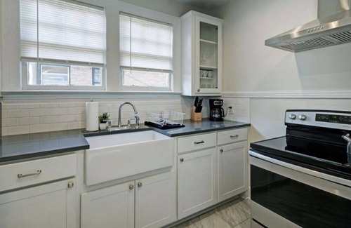 Clinton Apartamento | Heart Welcoming Home ! Minutes Away From A Theater & Local Foods!!