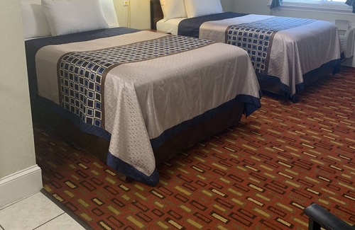 Maggie Valley Hotel | Hearth & Home Inn