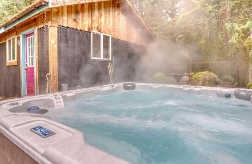 Rhododendron Casa | Hearthstone Retreat - Meredith Lodging