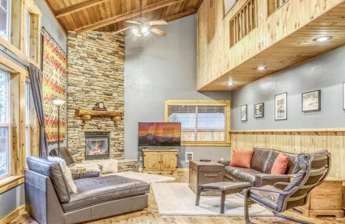 Rhododendron Casa | Hearthstone Retreat - Meredith Lodging