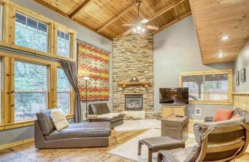 Rhododendron Casa | Hearthstone Retreat - Meredith Lodging