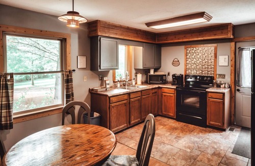 Rockbridge Apartamento | Private Forest Cabin | King Bed | Old Man's Cave
