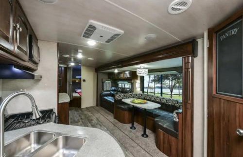 Manchaca Casa | Heartland North Trail 31' RV