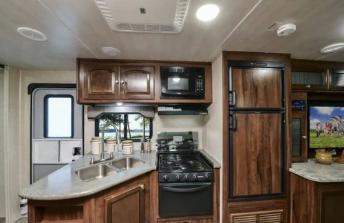 Manchaca Casa | ⛱ Heartland North Trail 31' RV