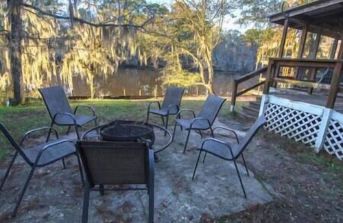 Karnack Casa | Hearts Cottage Waterfront Caddo Big Cypress River