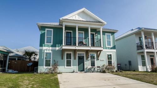 Sunnyside Casa | Heated and cooled pool home that sleeps 14 near beach!