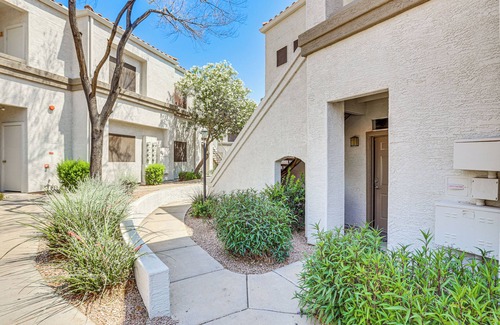 Central Scottsdale Condominio | Heated Community Pool & Hot Tub: Scottsdale Condo!