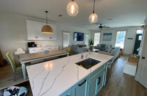 Sunnyside Casa | Heated & Cooled Pool! Sleeps 16 with Game Room! Close to Pier Park, Beaches & 30A!