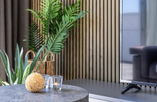 St. Andrew's Apartamento | Heated Luxury Poolside Retreat in St Julian s