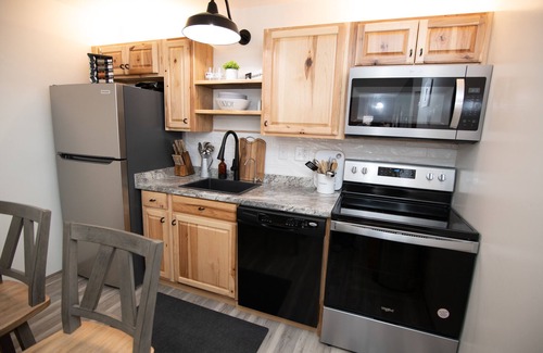 Seven Springs Condominio | Heated outdoor pool, close to Ohiopyle, Falling water, and State park with beach