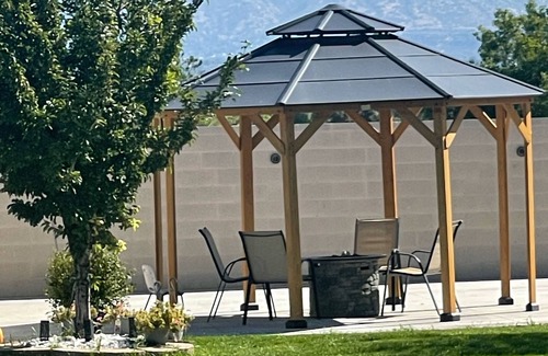 West Jordan Casa | Heated outdoor pool open April 9. Hot tub, stunning view, 5 star, clean, quiet