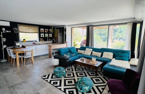 Roquefort-la-Bedoule Apartamento | Heated pool in the vineyards