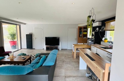 Roquefort-la-Bedoule Apartamento | Heated pool in the vineyards