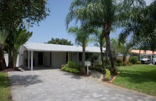 Deerfield Beach Villa | Heated pool ,3 bedroom bungalow ,minutes from the beach