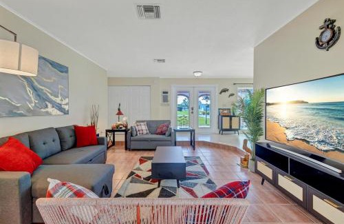 Crystal River Casa | Heated pool 3 mins Sister Spring