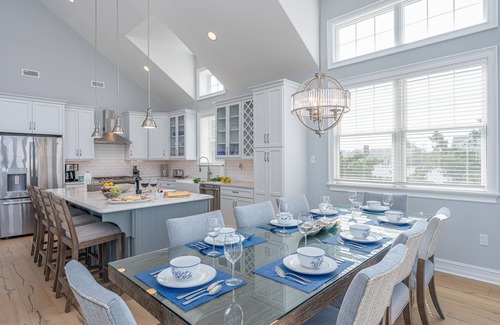 Stone Harbor Casa | PISCINA CLIMATIZADA, 5BDRM, 5BATH: esta casa de vacaciones de ensueño profesionalmente decorada es completamente nueva para la temporada 2019 con 5 dormitorios, 5 baños completos y una piscina climatizada.