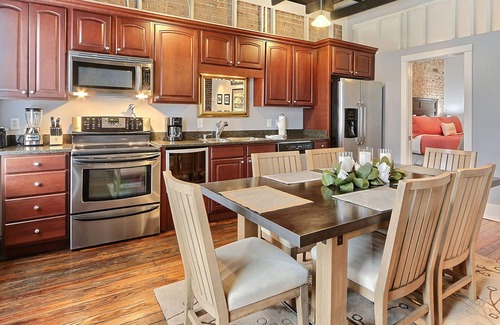 Yamacraw Village Casa | ¡Ubicación! ¡Ubicación! ¡Ubicación! Este maravilloso Broughton Street Loft lo tiene todo.