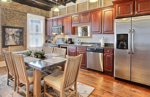 Yamacraw Village Casa | ¡Ubicación! ¡Ubicación! ¡Ubicación! Este maravilloso Broughton Street Loft lo tiene todo.