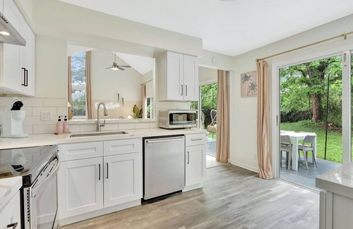 Jupiter Casa | NEW Pool Playroom BBQ King Beds Close 2 Everything