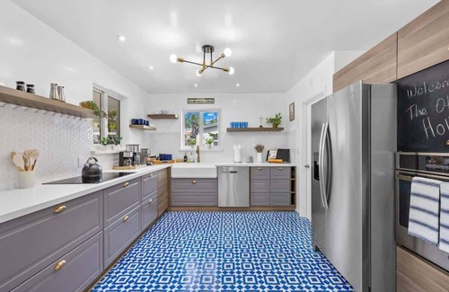 North Central Hollywood Casa | The Other Hollywood ~ Heated Pool ~ 10min to Beach