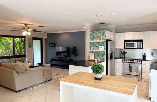 Central Corals Casa | Heated Pool- Beautiful 2-bedroom home