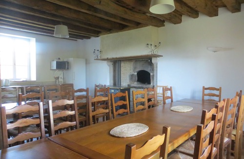 Bouesse Cabaña | Piscina climatizada, billar, ping-pong, futbolín, ciclismo de montaña, bádminton en la sala interior.