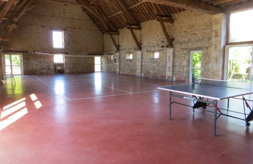 Bouesse Cabaña | Piscina climatizada, billar, ping-pong, futbolín, ciclismo de montaña, bádminton en la sala interior.