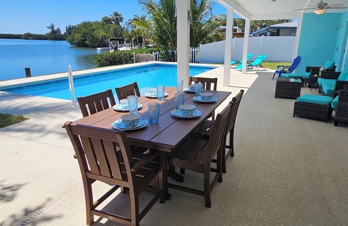 Cocoa Isles Casa | Heated Pool-Canal-Walk to Beach-Kayaks-Beach Gear