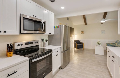 Walsingham Casa | Heated Pool Casa with Hot Tub Sleeps 12 10 min To Beach