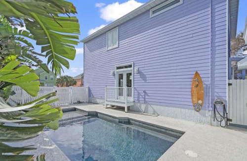 Vilano Beach Casa | Heated Pool Costa Rica Style Sleeps 10 Steps to Sand, Dogs OK