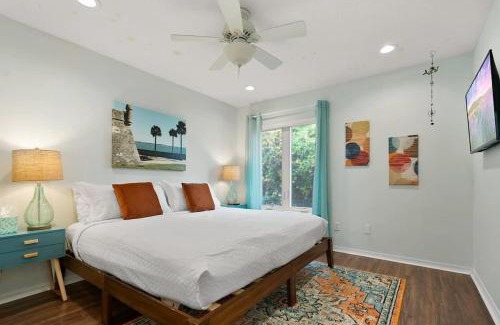 Vilano Beach Casa | Heated Pool Costa Rica Style Sleeps 10 Steps to Sand, Dogs OK