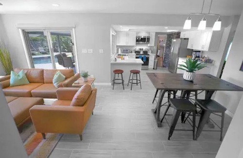 Camelback East Casa | Heated Pool/Fire Lounge/TVpatio Oasis in Uptown!