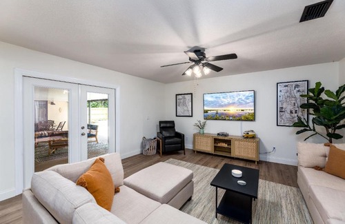 Interchange Square Casa | Heated Pool, Game Room & 4Bdrm - Bay Bungalow